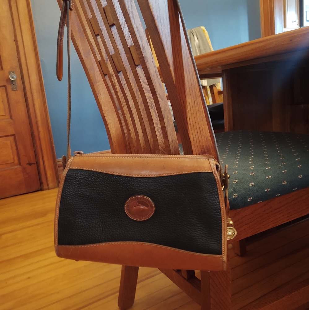 Authentic vintage Dooney & Bourke crossbody bag